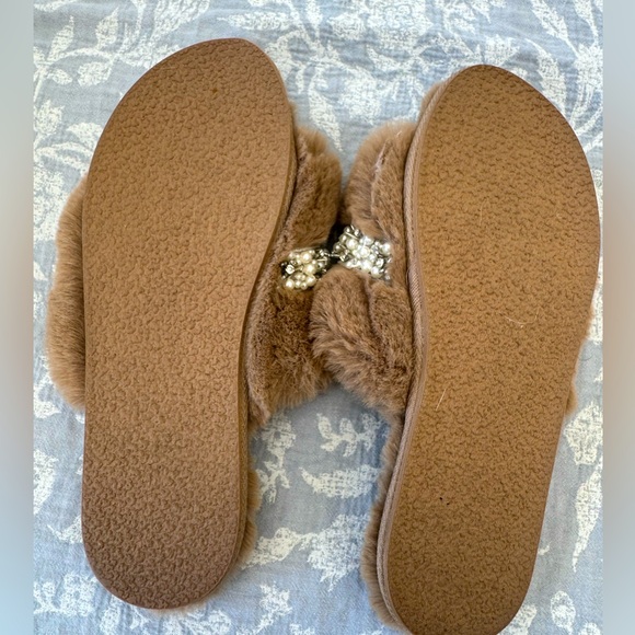 Anthropologie faux fur jewelled slippers - Picture 11 of 11